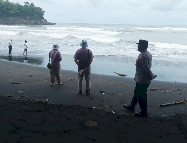 Layanan Pengamanan Polres Blitar Patroli Dialogis di Wisata Pantai Serang